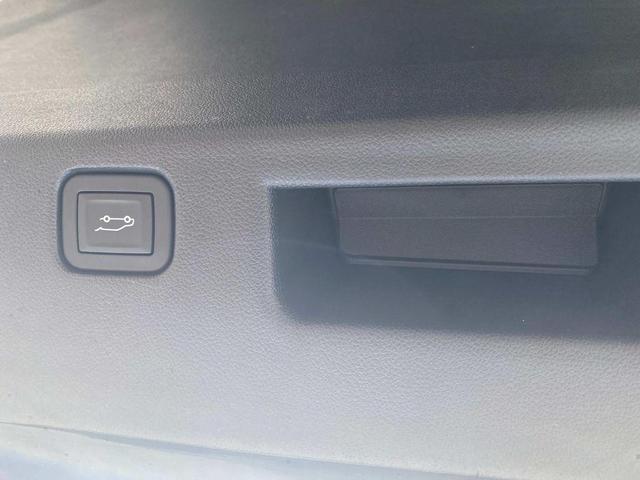 Photo of 2025 Mosaic Black Metallic Chevrolet Traverse