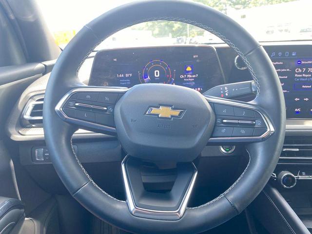 Photo of 2025 Mosaic Black Metallic Chevrolet Traverse
