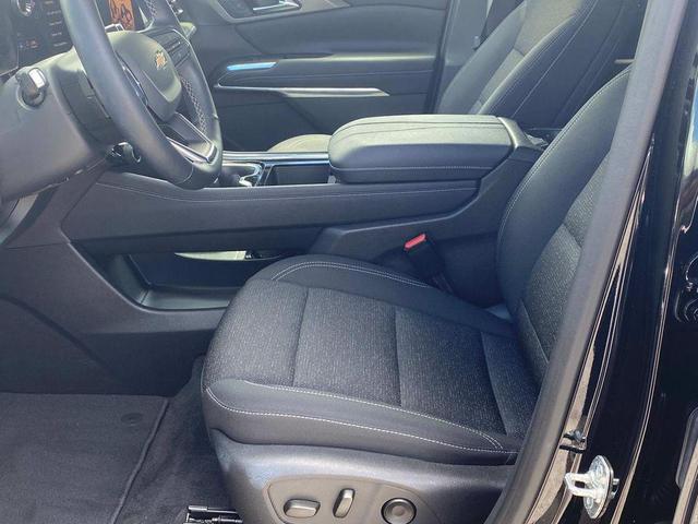 Photo of 2025 Mosaic Black Metallic Chevrolet Traverse