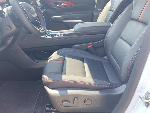 Photo of 2026 Polar White Tricoat Chevrolet Traverse