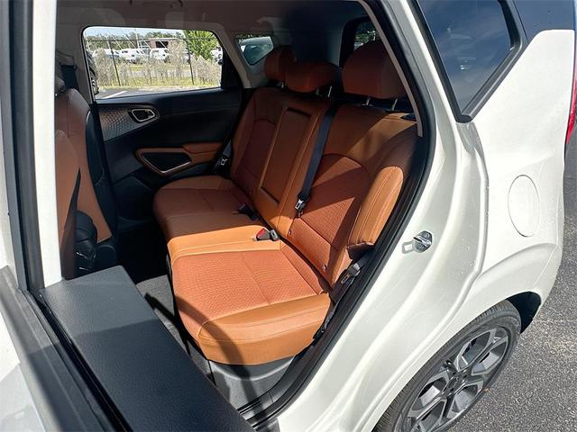 Photo of 2025 White / Black Kia Soul