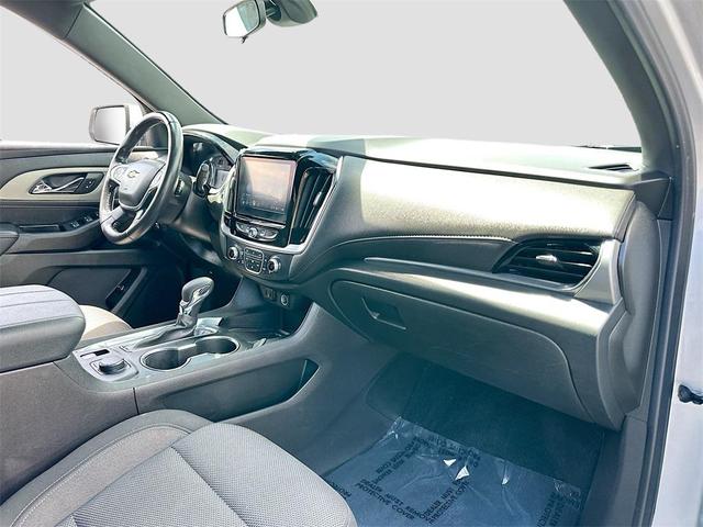 Photo of 2022 Silver Ice Metallic Chevrolet Traverse