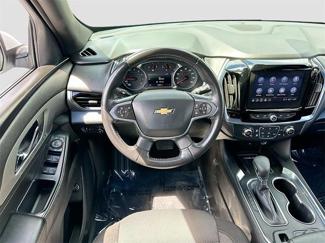 Photo of 2022 Silver Ice Metallic Chevrolet Traverse