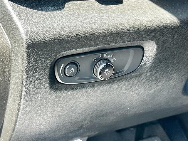 Photo of 2022 Silver Ice Metallic Chevrolet Traverse