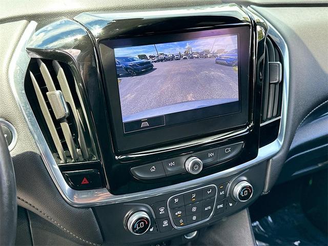 Photo of 2022 Silver Ice Metallic Chevrolet Traverse