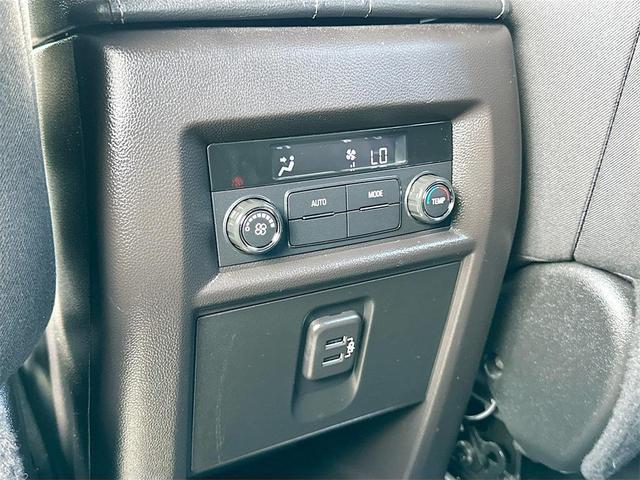 Photo of 2022 Silver Ice Metallic Chevrolet Traverse