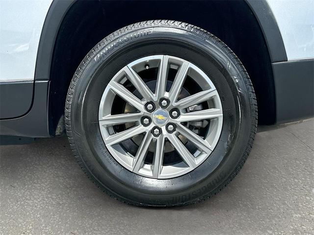Photo of 2022 Silver Ice Metallic Chevrolet Traverse