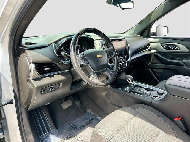 Photo of 2022 Silver Ice Metallic Chevrolet Traverse