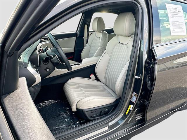 Photo of 2023 Makalu Gray Genesis G70