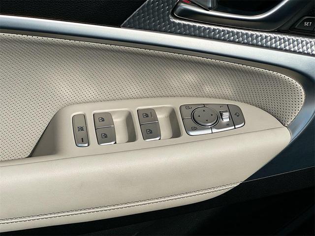 Photo of 2023 Makalu Gray Genesis G70