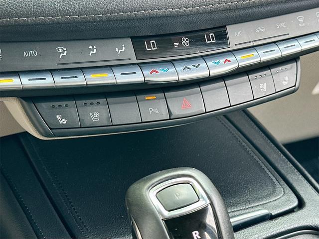 Photo of 2019 Crystal White Tricoat Cadillac XT4