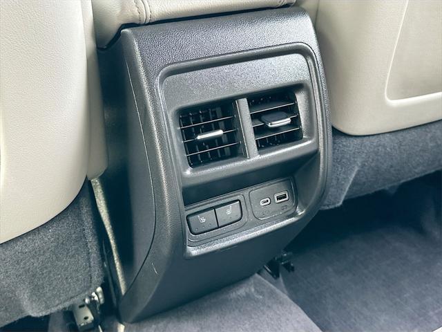Photo of 2019 Crystal White Tricoat Cadillac XT4