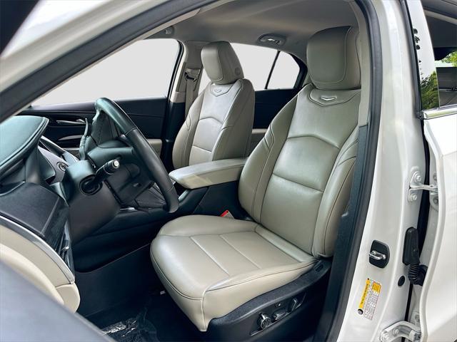 Photo of 2019 Crystal White Tricoat Cadillac XT4