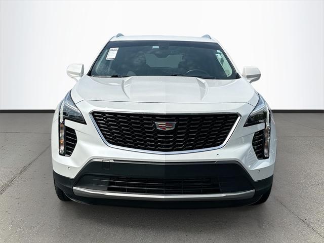 Photo of 2019 Crystal White Tricoat Cadillac XT4