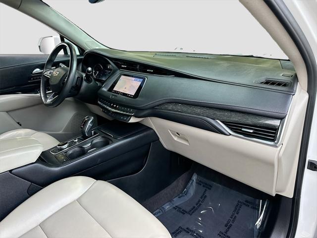 Photo of 2019 Crystal White Tricoat Cadillac XT4