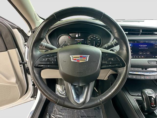 Photo of 2019 Crystal White Tricoat Cadillac XT4