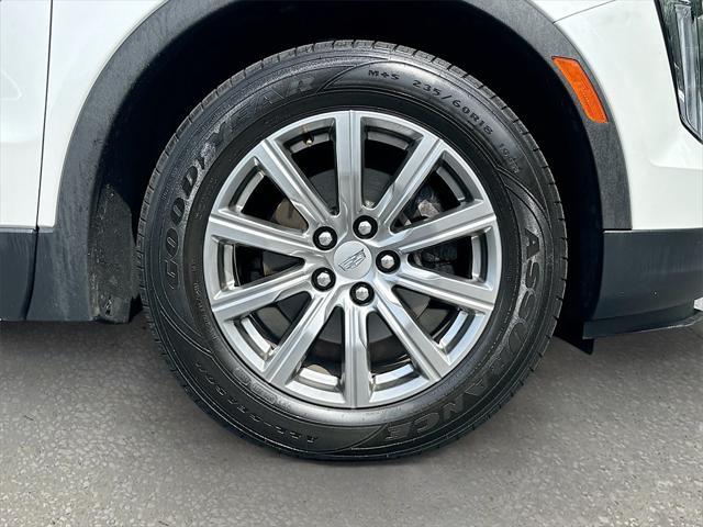 Photo of 2019 Crystal White Tricoat Cadillac XT4