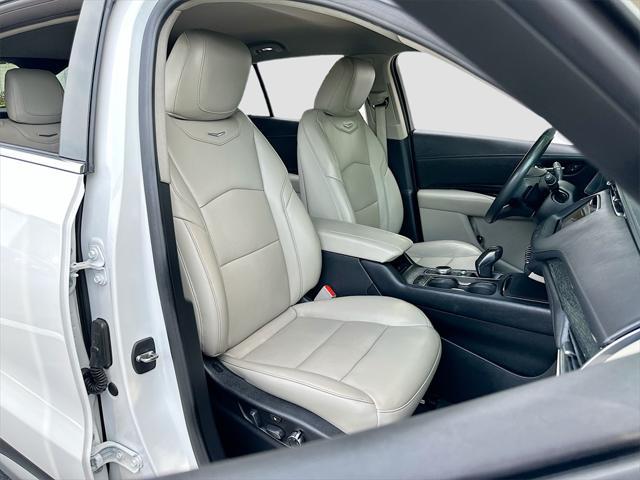 Photo of 2019 Crystal White Tricoat Cadillac XT4