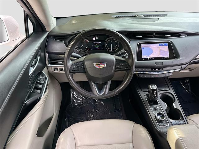 Photo of 2019 Crystal White Tricoat Cadillac XT4