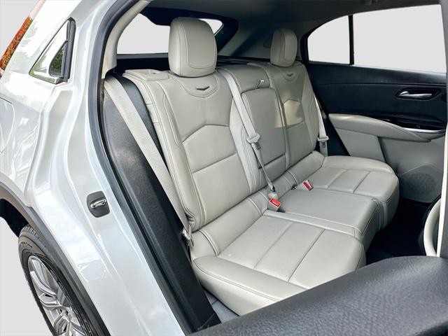 Photo of 2019 Crystal White Tricoat Cadillac XT4