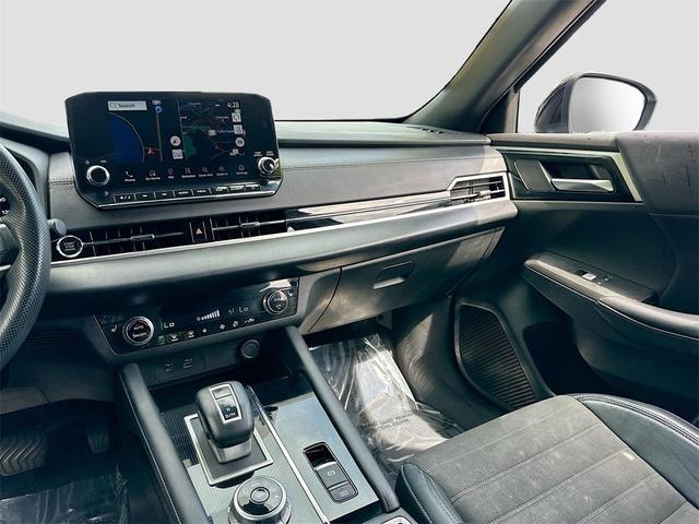 Photo of 2023 Mercury Gray Metallic Mitsubishi Outlander