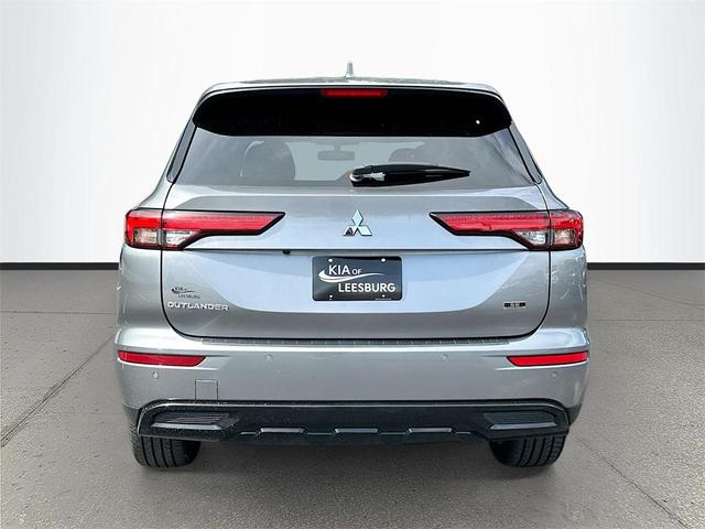 Photo of 2023 Mercury Gray Metallic Mitsubishi Outlander