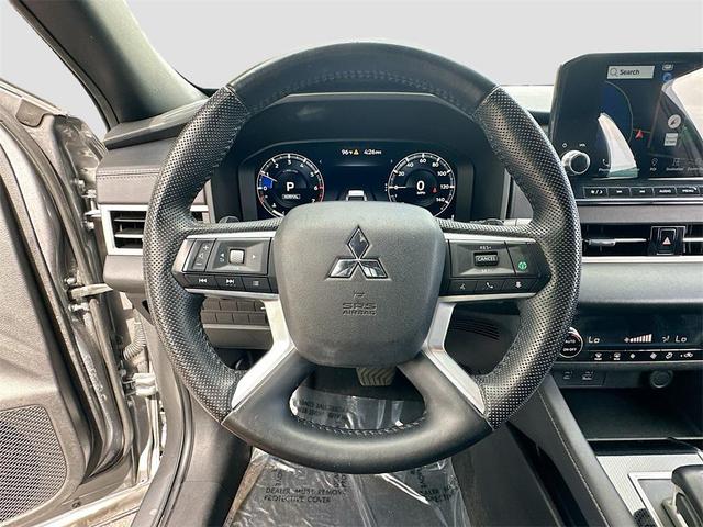 Photo of 2023 Mercury Gray Metallic Mitsubishi Outlander