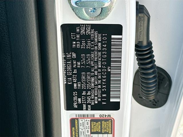Photo of 2026 Glacial White Pearl Kia Sportage