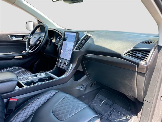 Photo of 2024 Gray Metallic Ford Edge