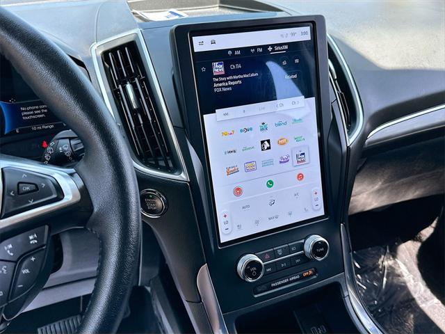 Photo of 2024 Gray Metallic Ford Edge