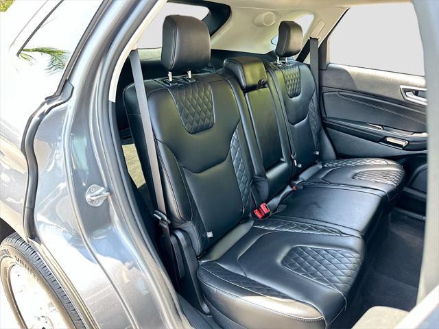 Photo of 2024 Gray Metallic Ford Edge