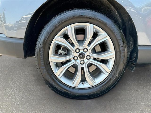 Photo of 2024 Gray Metallic Ford Edge
