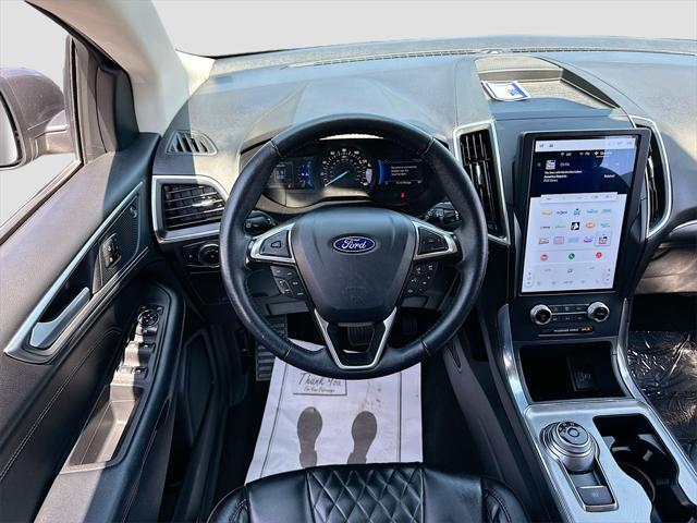 Photo of 2024 Gray Metallic Ford Edge