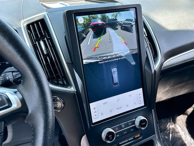 Photo of 2024 Gray Metallic Ford Edge