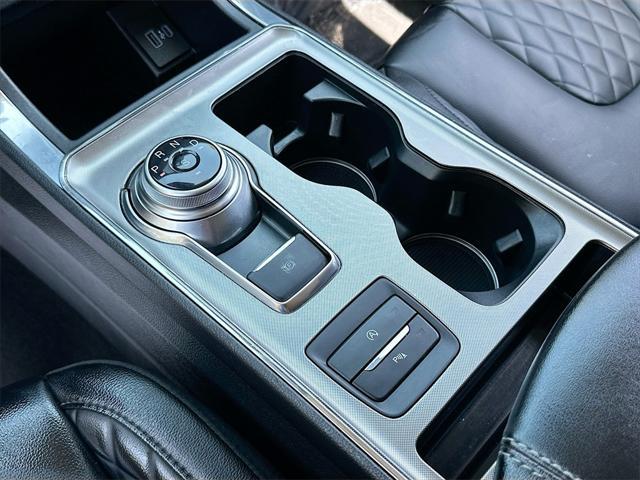 Photo of 2024 Gray Metallic Ford Edge