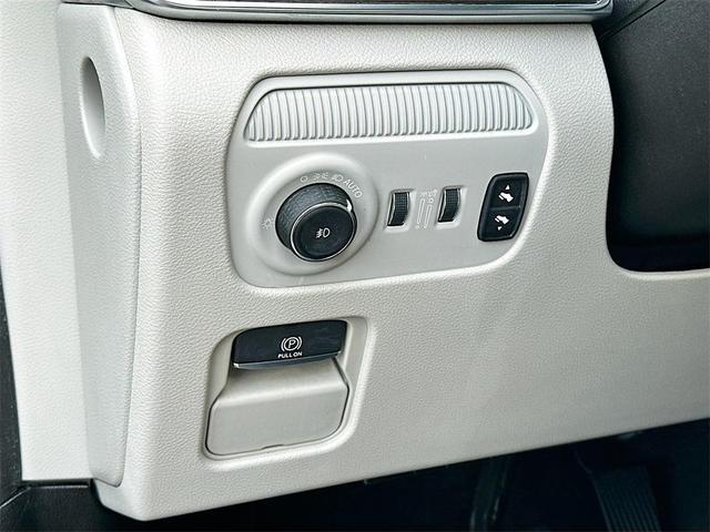 Photo of 2022 Velvet Red Pearlcoat Jeep Grand Wagoneer
