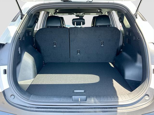 Photo of 2026 Glacial White Pearl Kia Sportage