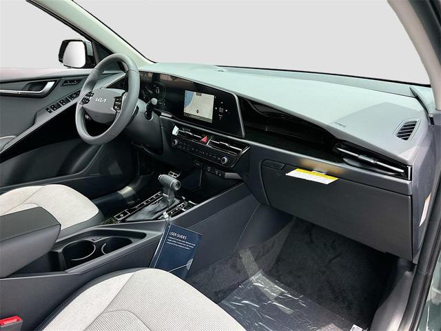 Photo of 2025 Cityscape Green Kia Niro