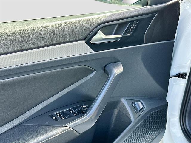 Photo of 2024 Pure White Volkswagen Jetta