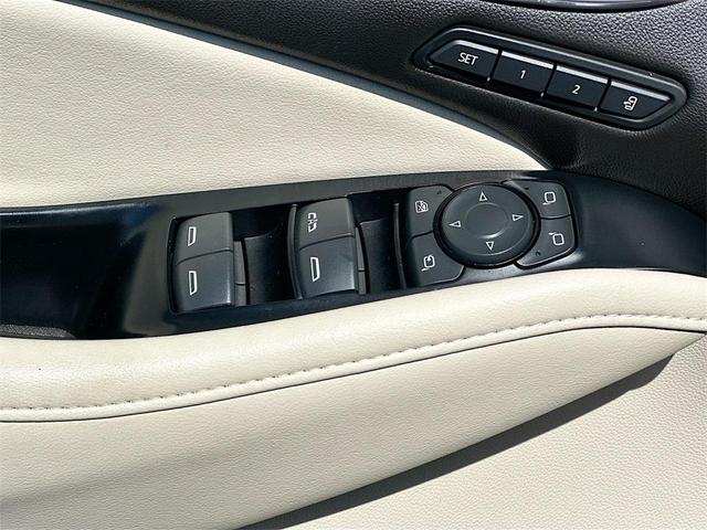 Photo of 2023 White Frost Tricoat Buick Enclave