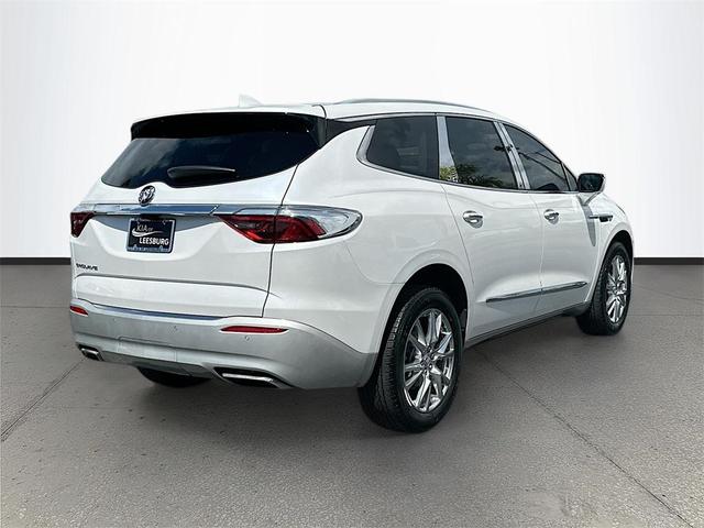 Photo of 2023 White Frost Tricoat Buick Enclave
