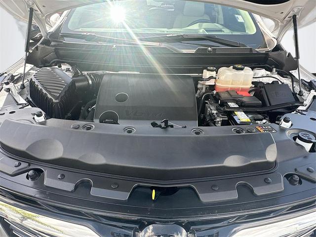 Photo of 2023 White Frost Tricoat Buick Enclave