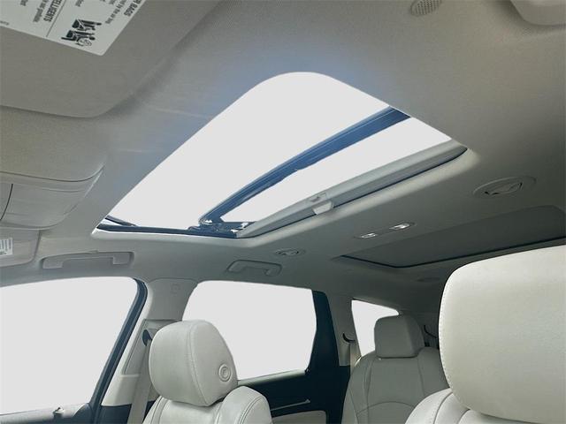 Photo of 2023 White Frost Tricoat Buick Enclave