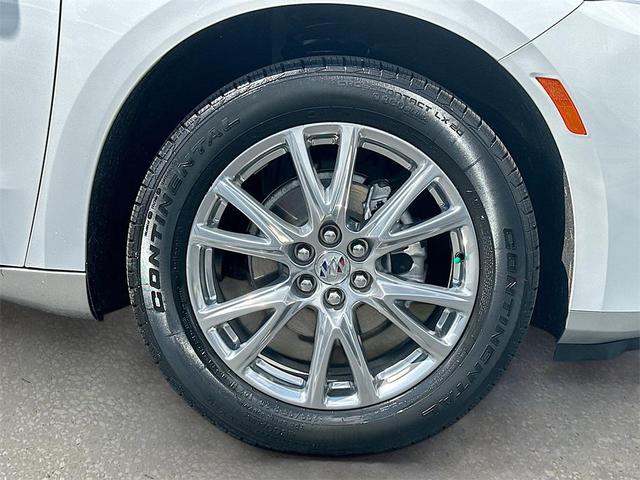Photo of 2023 White Frost Tricoat Buick Enclave