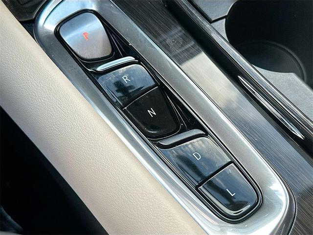 Photo of 2023 White Frost Tricoat Buick Enclave