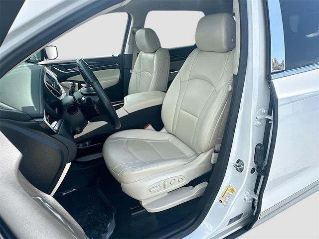 Photo of 2023 White Frost Tricoat Buick Enclave