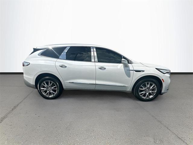 Photo of 2023 White Frost Tricoat Buick Enclave