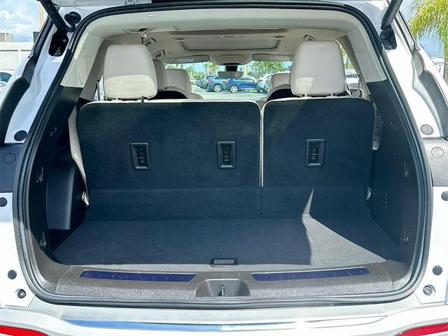 Photo of 2023 White Frost Tricoat Buick Enclave