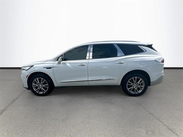 Photo of 2023 White Frost Tricoat Buick Enclave
