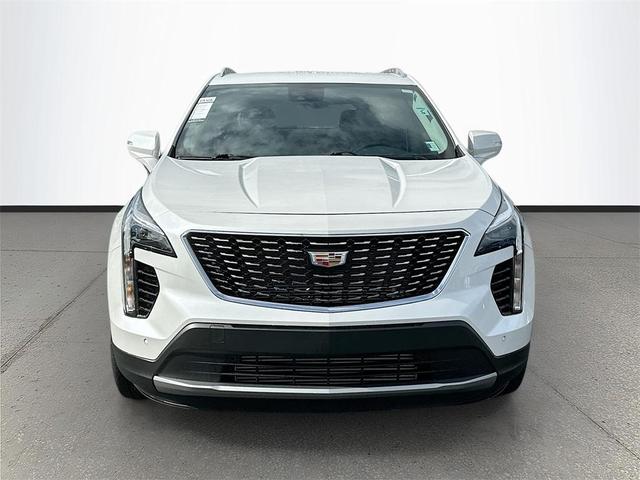 Photo of 2021 Crystal White Tricoat Cadillac XT4